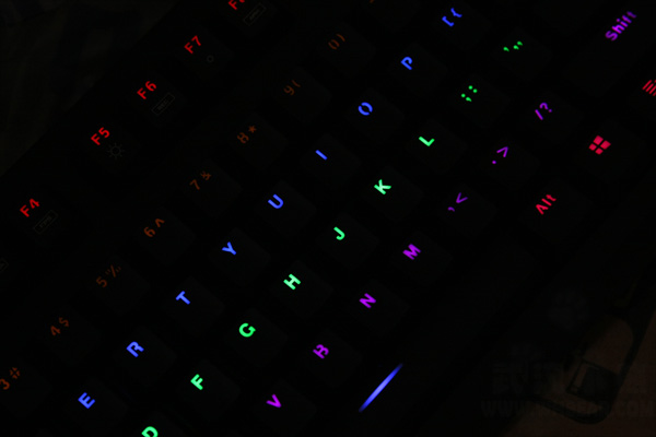 雷柏自产青轴键盘评测_雷柏v500s冰晶版怎么样_雷柏V510s机械键盘