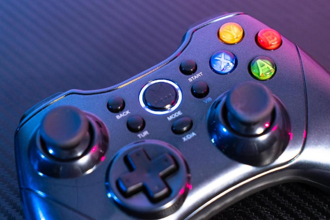 雷柏v500s冰晶版怎么样_雷柏无线电竞外设套装_VT960赛博朋克版无线游戏鼠标评测