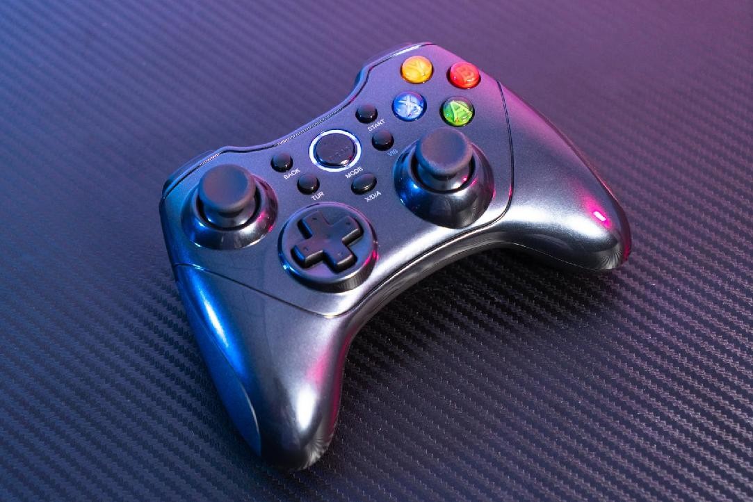 VT960赛博朋克版无线游戏鼠标评测_雷柏v500s冰晶版怎么样_雷柏无线电竞外设套装