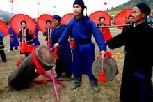 土家族三棒鼓表演形式_土家族三棒鼓道具特色_龙山搞笑三棒鼓对唱