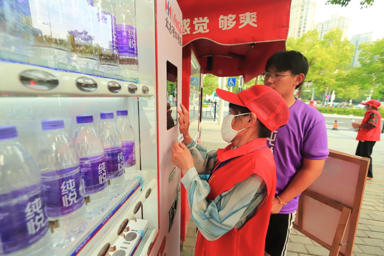 合肥太古可口可乐爱心接力_可口可乐赞助过什么活动_一瓶水接力公益活动