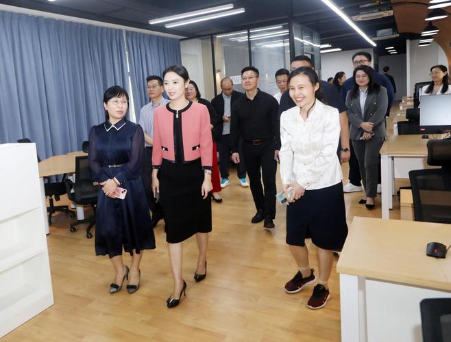 微商的相关研究_培育转型新动力_电商新经济发展