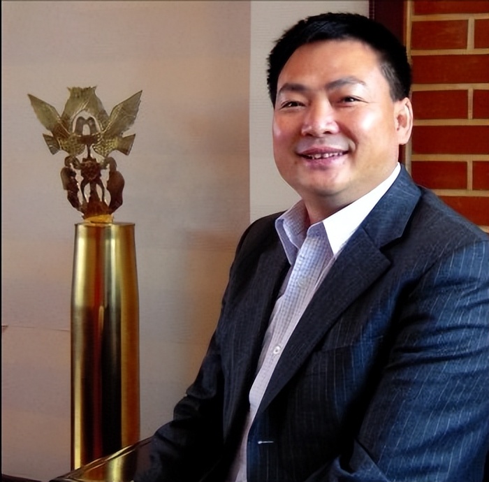 谭鱼头创始人谭长安发家史_成都谭鱼头投资股份有限公司_谭鱼头火锅店发展历程